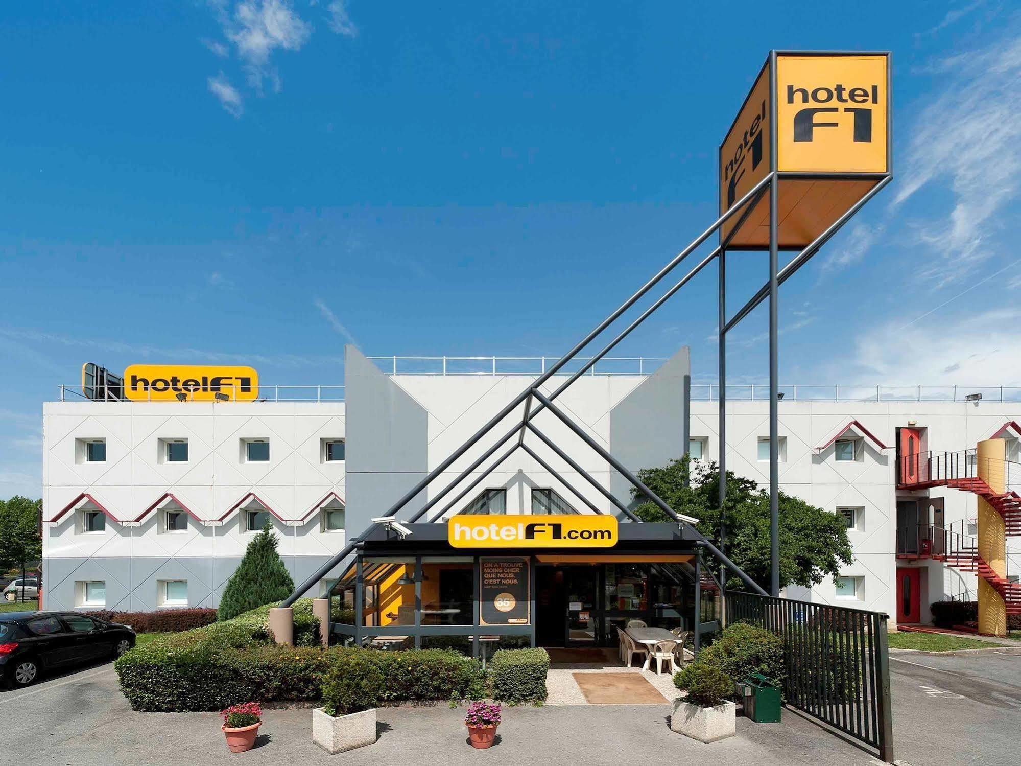 Hotelf1 Saint Etienne La Grand Croix L'Horme Bagian luar foto